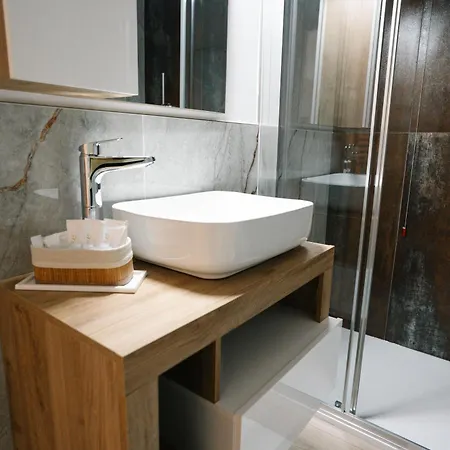 Charm Living Duomo Como